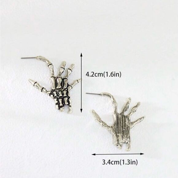 Gothic Skeleton Hand Earrings, Silver Color, Engraved details - Picture 4 of 4